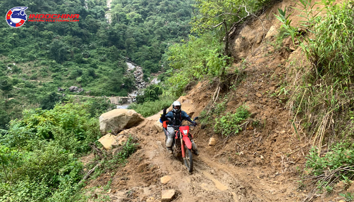 One of the primary factors contributing to accidents on the Ha Giang Loop is the subpar road conditions