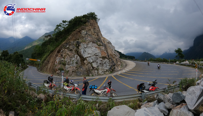 Take the utmost care when taking corners on Hai Van Pass