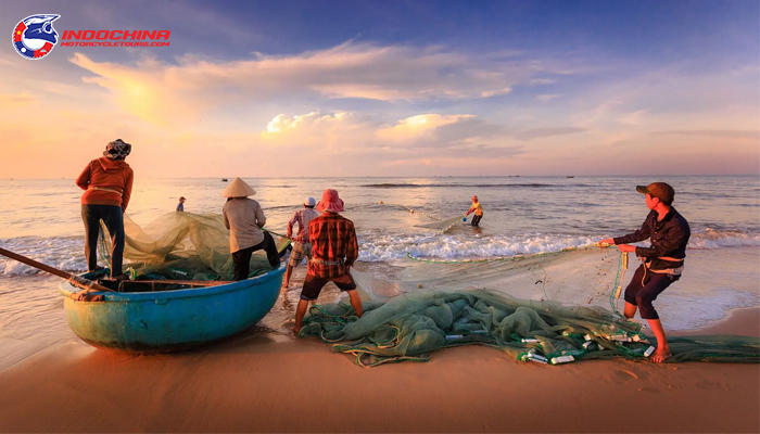 Visiting Nam O fishing village is one of the top things to do in Hai Van Pass