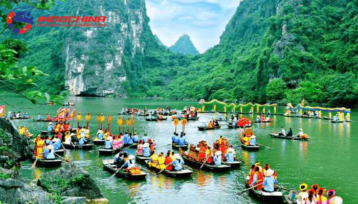 The Golden Dragon Parade simulates the once glorious reign of King Ly Nhan Tong