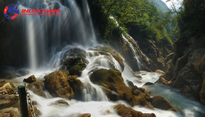 Discover the legendary waterfall of Sapa