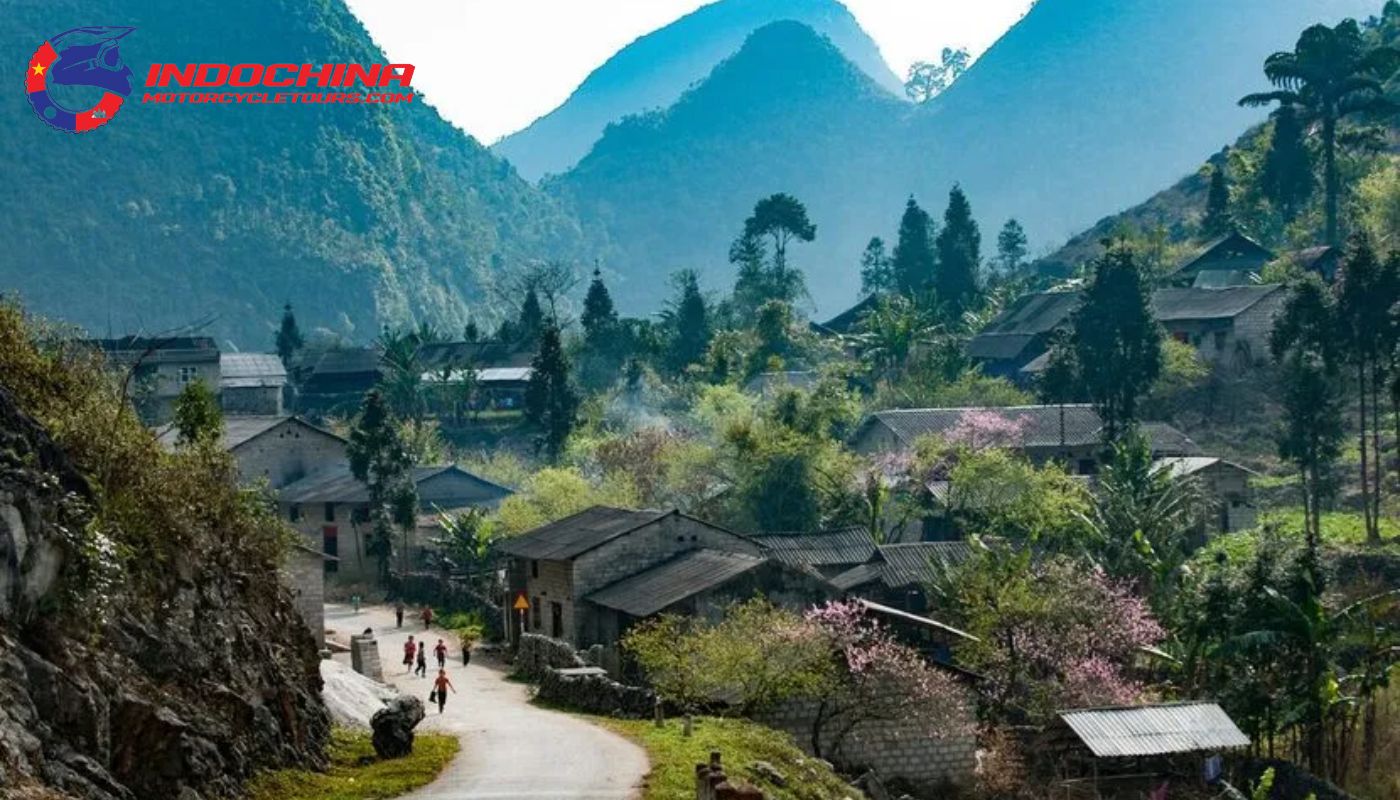 Traditional houses and quiet streets in the charming town of Pho Bang