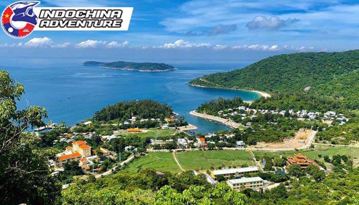 Escape to the pristine beaches and vibrant coral reefs of Cham Island for a tropical getaway.