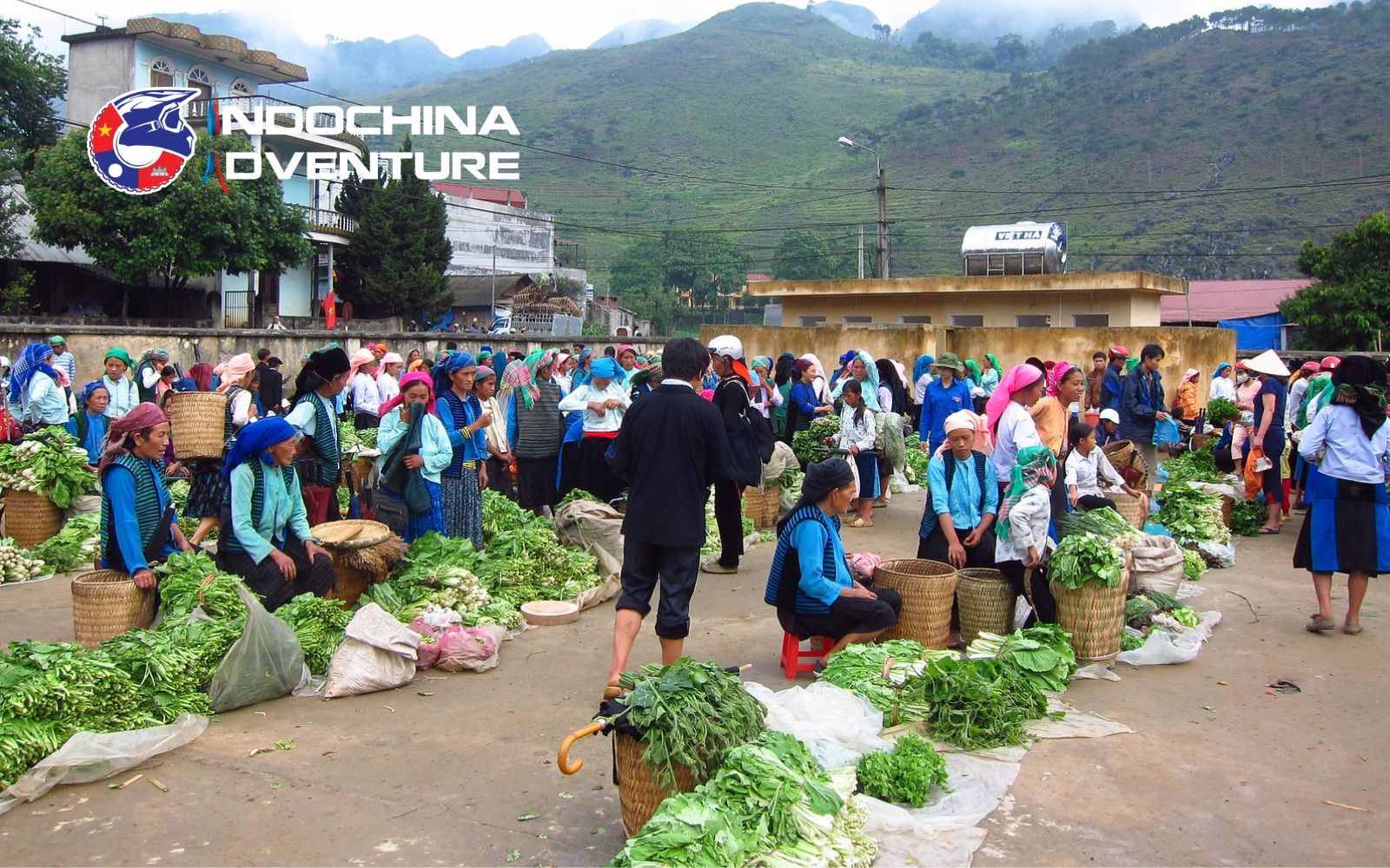 Visitors can get a lot of delicious snacks in the markets