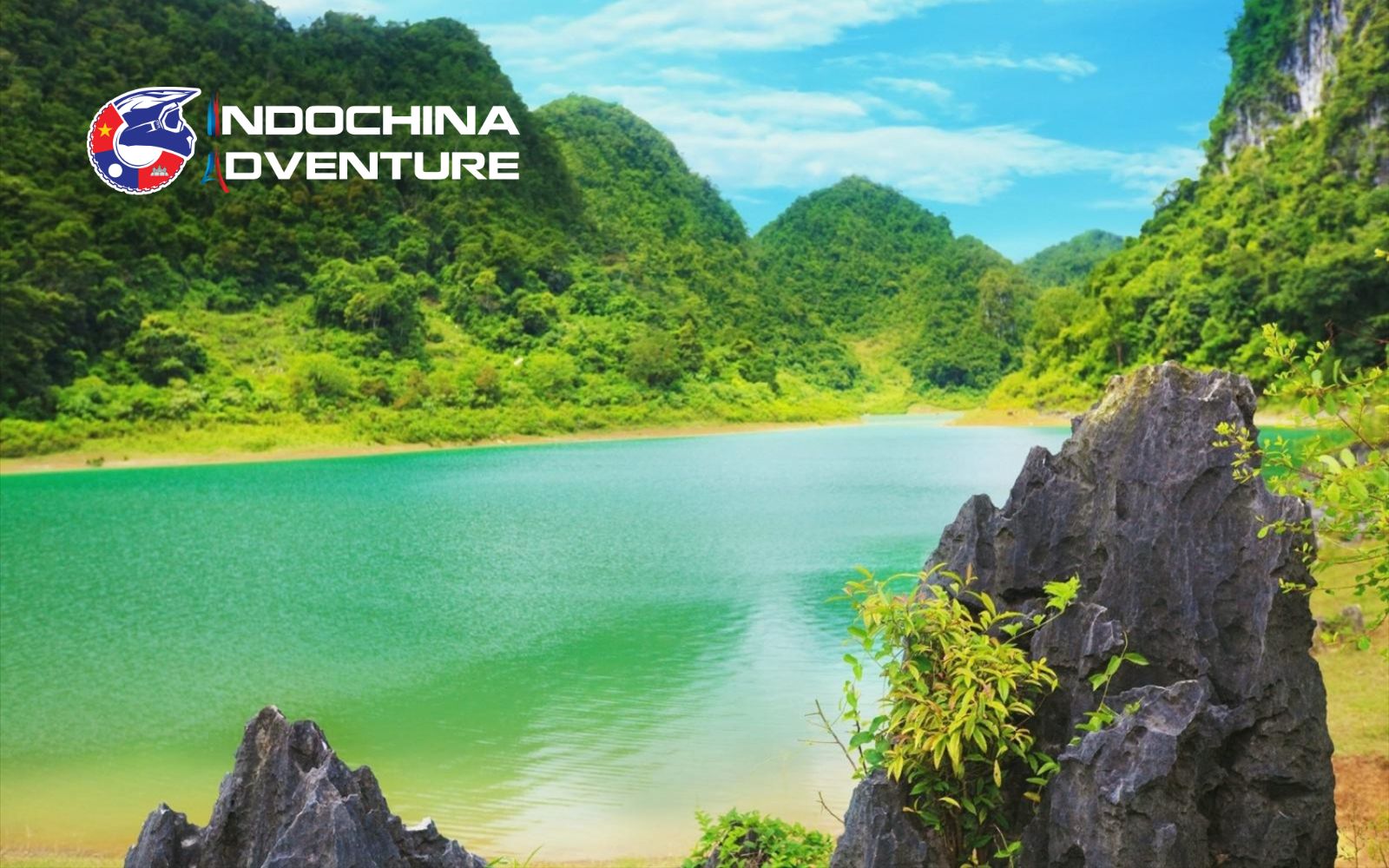 Thang Hen Lake Cao Bang with turquoise waters and limestone cliffs
