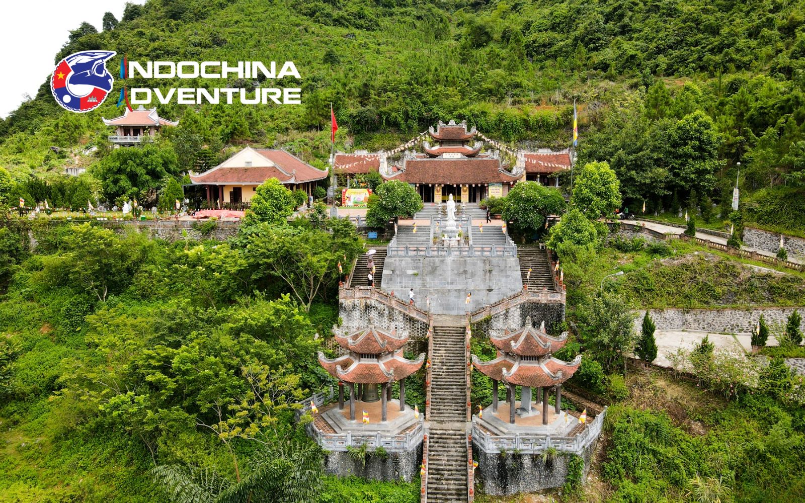 Seeing the panoramic view is one of things to do in Ban Gioc