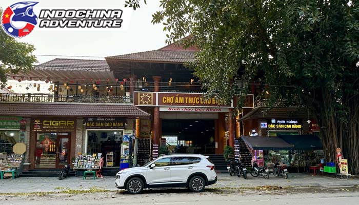 The food market is located right in the center of Cao Bang city