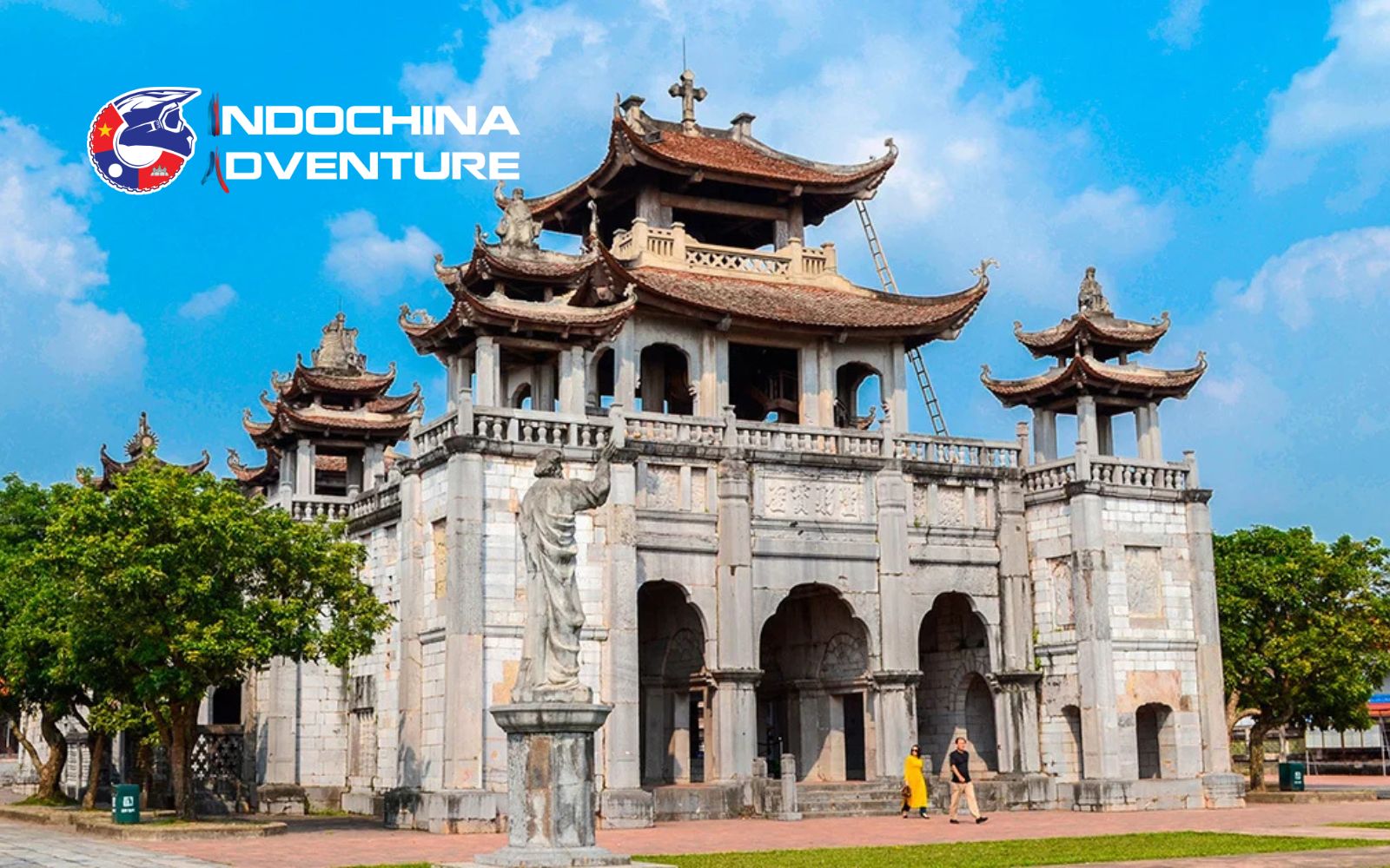 Phat Diem Stone Cathedral has the architecture of Vietnamese communal houses and pagodas