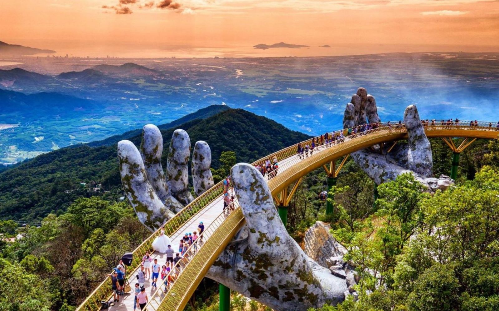 Da Nang blends modern city vibes with pristine beaches and dramatic mountains