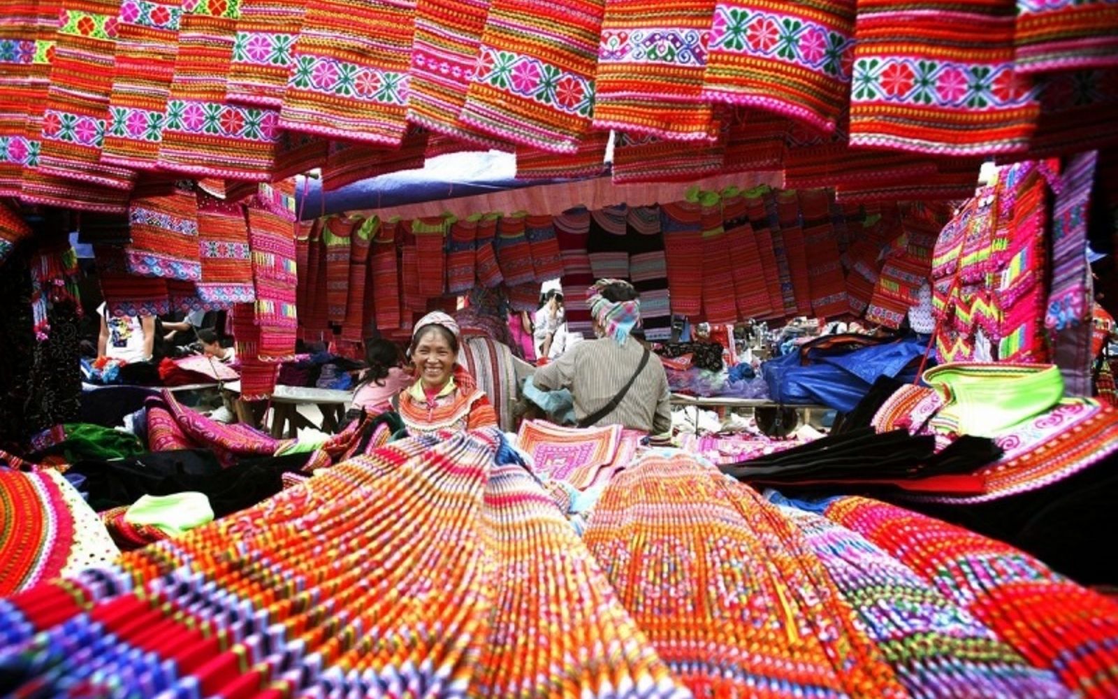 Immerse yourself in the lively atmosphere and cultural diversity of Dong Van market