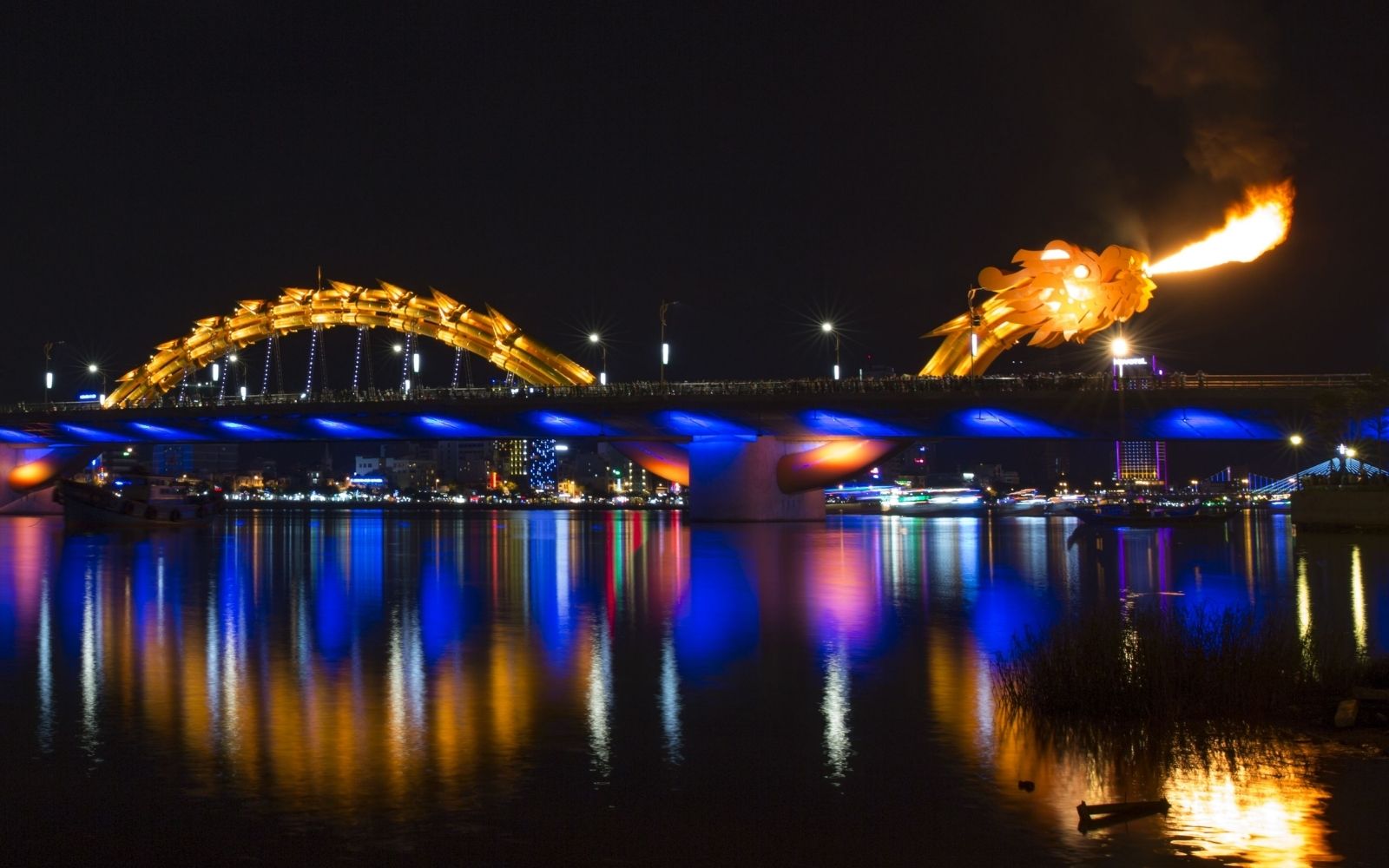 Dragon Bridge – Must-visit place when joining Hai Van pass motorbike