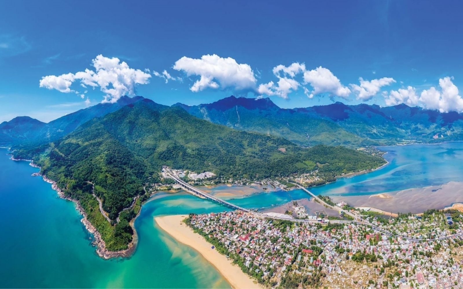 Lang Co Bay - Must-visit place when joining Hai Van pass bike tour