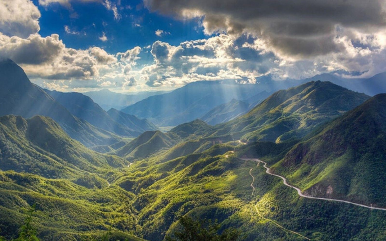 O Quy Ho Pass delivers breathtaking views and thrilling mountain roads