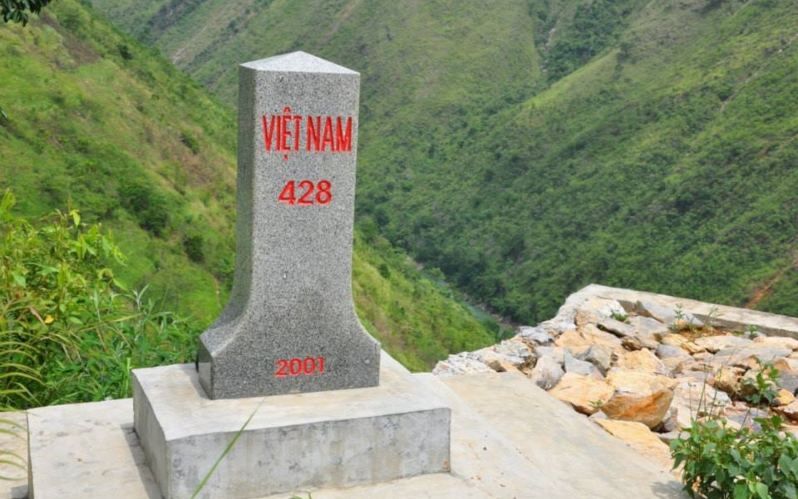 Reach milestone 428 and stand at Vietnam’s remote northern border during your Dong Van bike tour