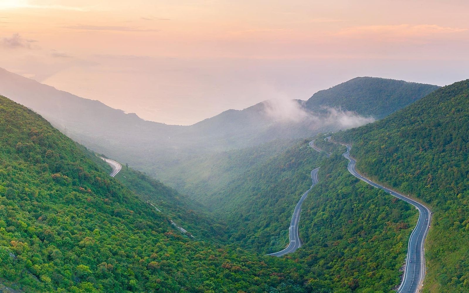 What to expect from the Hai Van pass easy rider