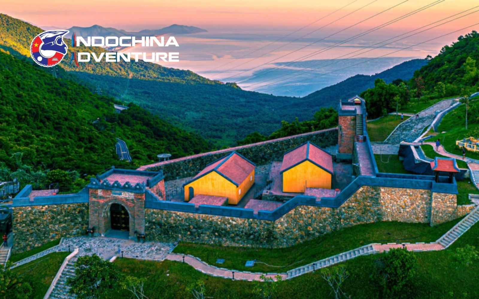 Autumn brings calm roads, which is an ideal time to visit Hai Van Pass Autumn brings calm roads, which is an ideal time to visit Hai Van Pass