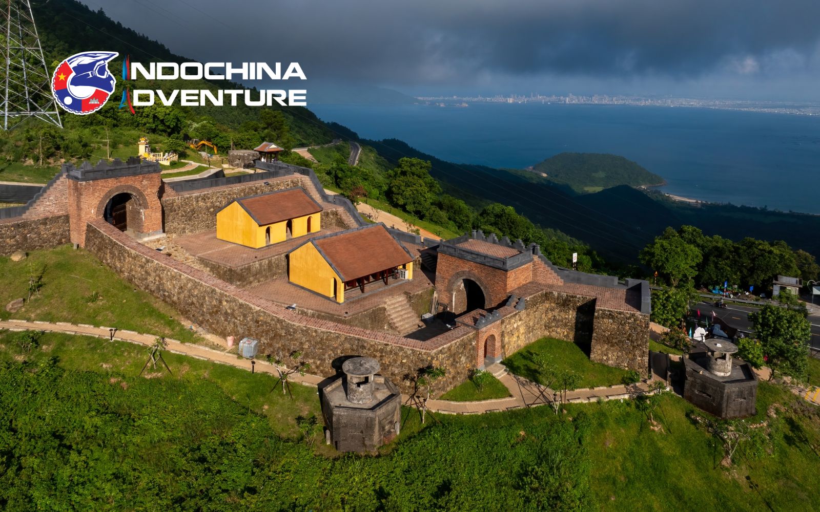 Hai Van Gate viewpoint, one of the budget-friendly places Hai Van Pass