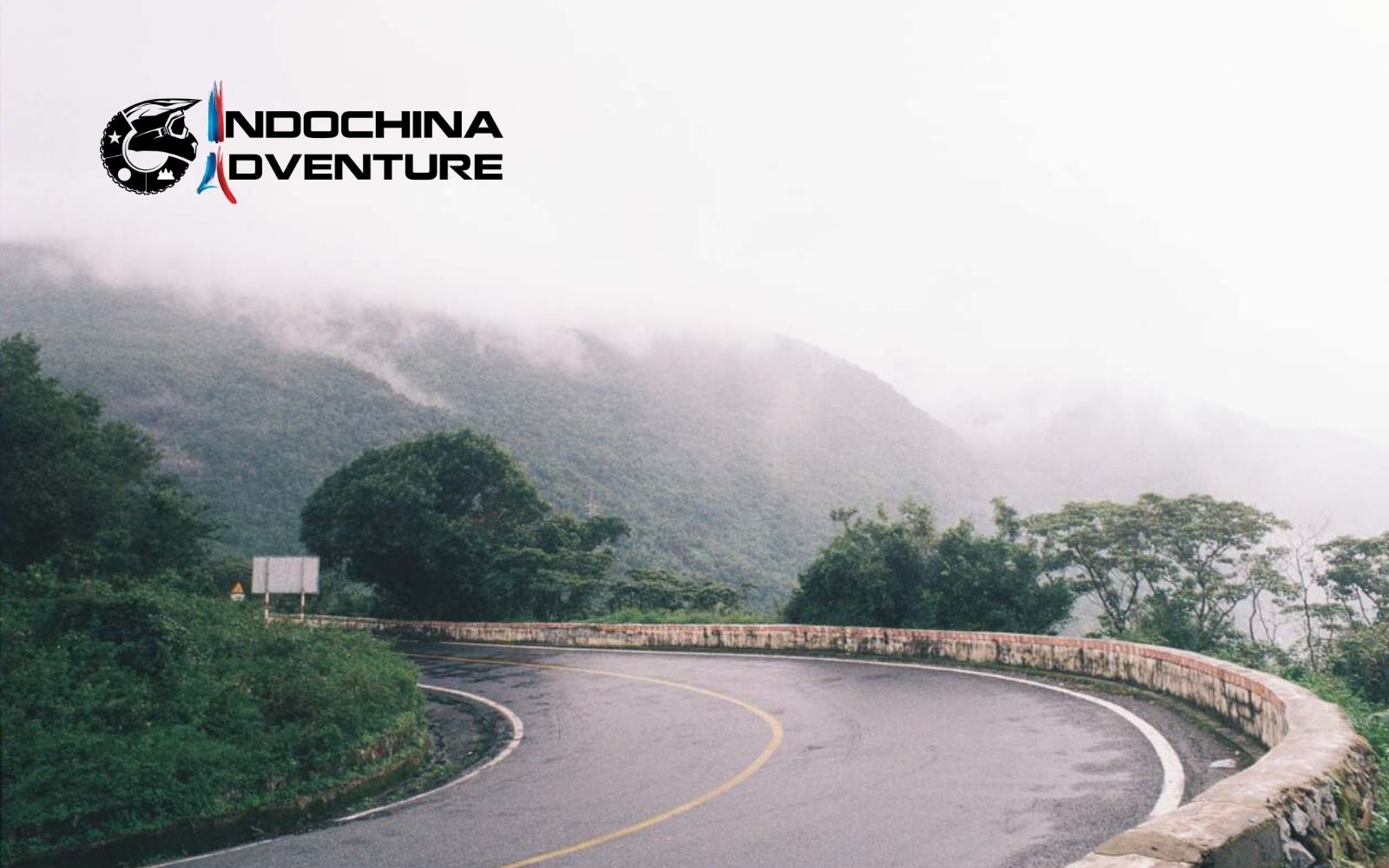 Ride carefully during the rainy time to visit Hai Van Pass Ride carefully during the rainy time to visit Hai Van Pass