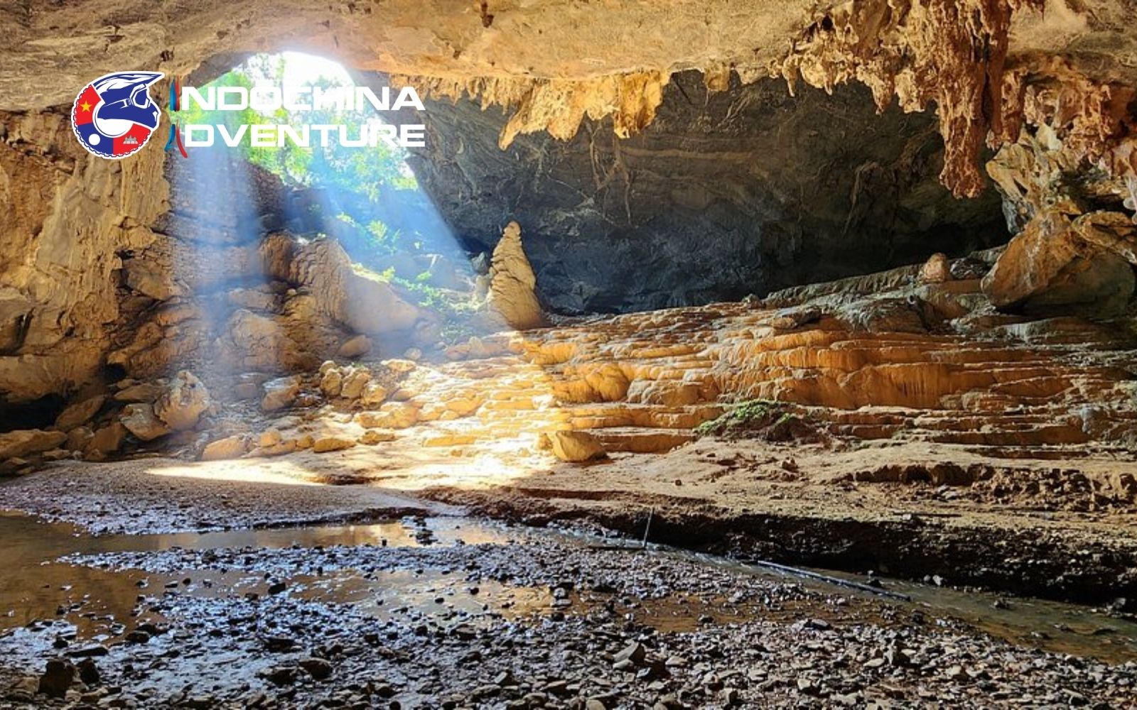 Inside Nguom Ngao Cave near Ban Gioc waterfall Impressive limestone formations make a great addition to your visit Ban Gioc in March