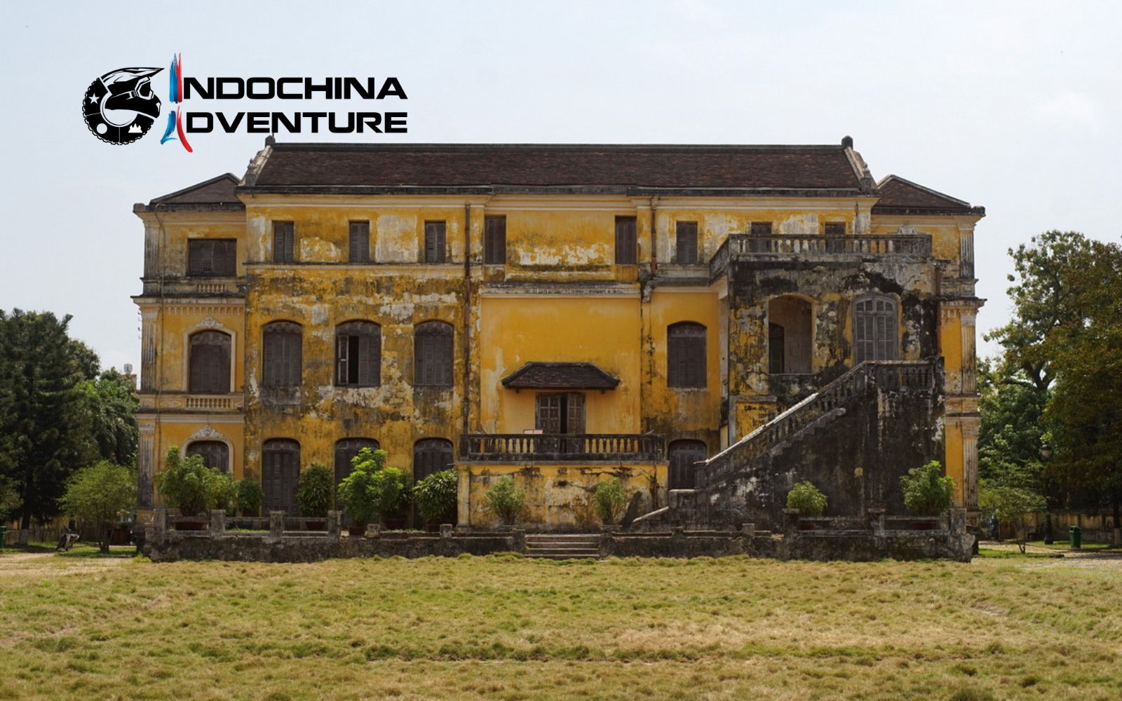 Visit An Dinh Palace on Hue motorbike tour