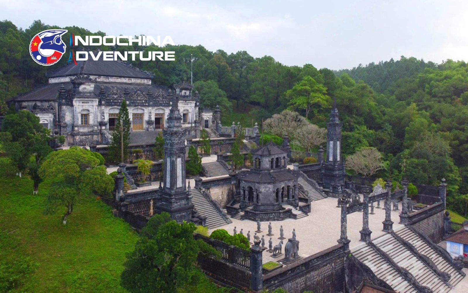 Discover the beauty of King Khai Dinh's tomb