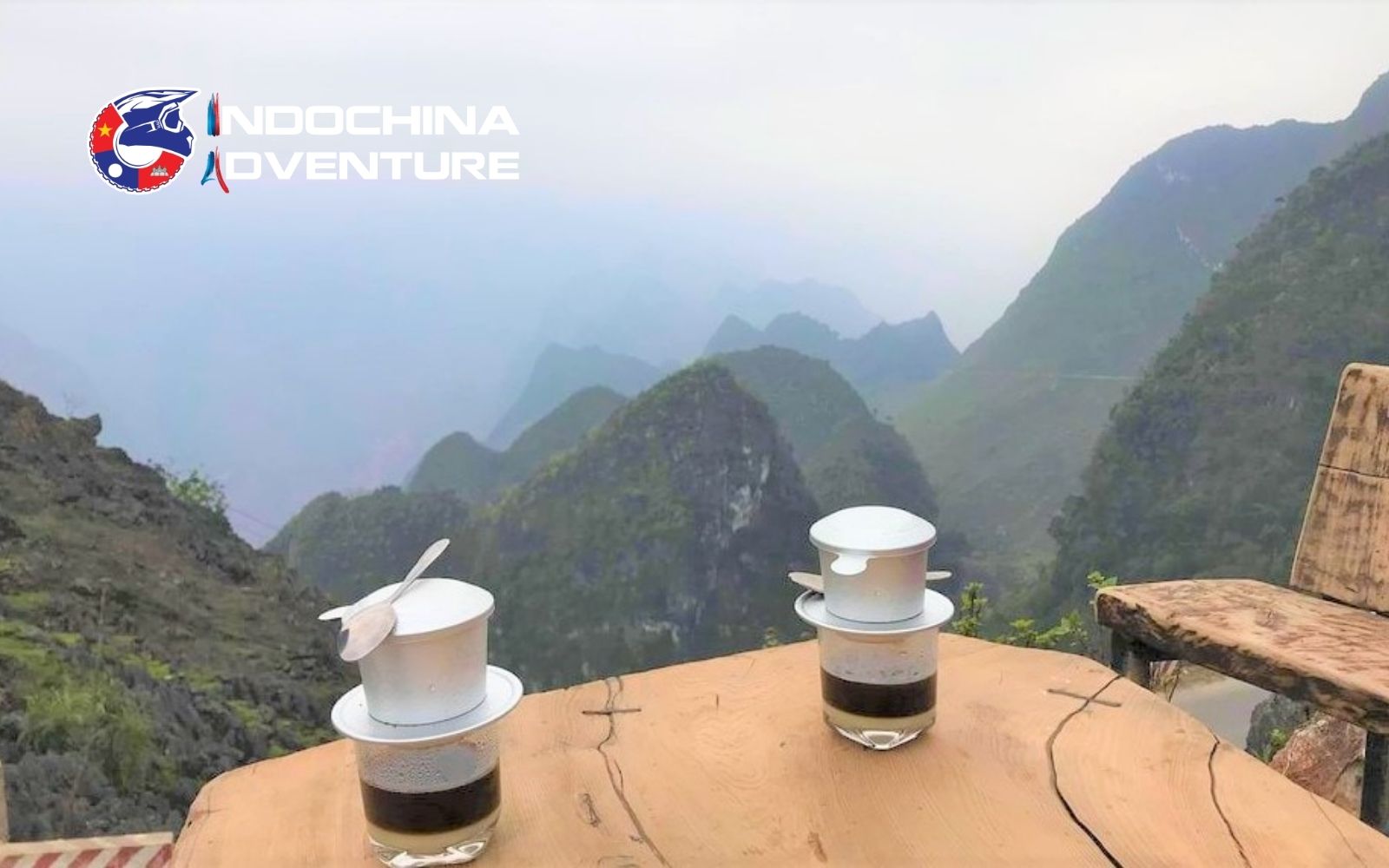 Listen to the Hmong flute while relaxing at the best viewpoint cafes Ma Pi Leng Pass Listen to the Hmong flute while relaxing at the best viewpoint cafes Ma Pi Leng Pass