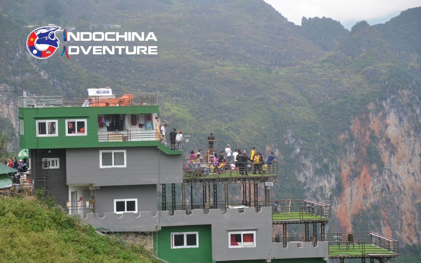 Stunning cliffside rooms, making it the most iconic Ma Pi Leng pass accommodation for travelers Stunning cliffside rooms, making it the most iconic Ma Pi Leng pass accommodation for travelers
