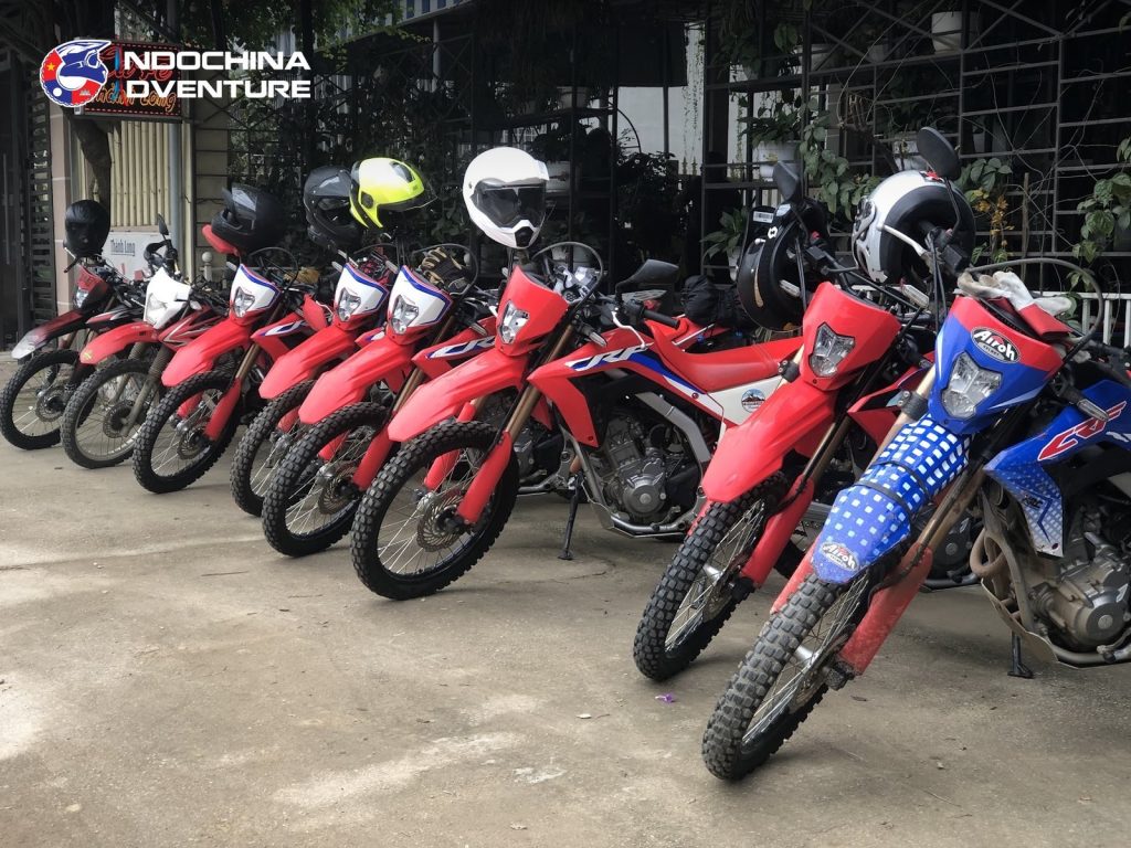 A bigbike and a dirtbike parked side by side before a motorbike tour in Vietnam